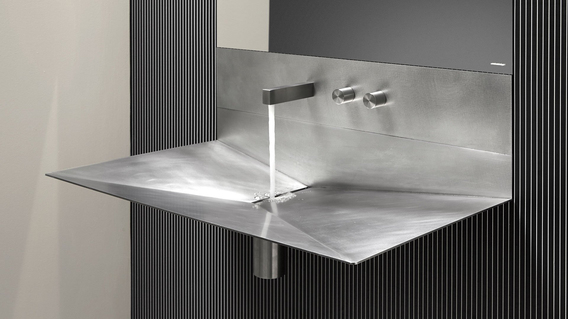 lavabo di design in acciaio Lupi